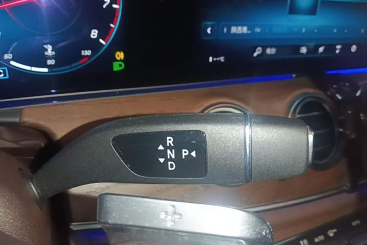 Used Mercedes-Benz E-Class 2022 Second Facelift E 300 L Luxury Edition Gear Lever