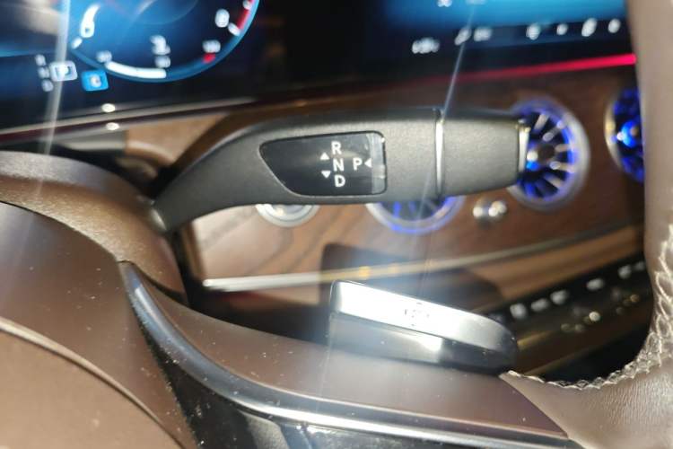 Used Mercedes-Benz E-Class 2022 E 300 L Premium Edition Gear Lever
