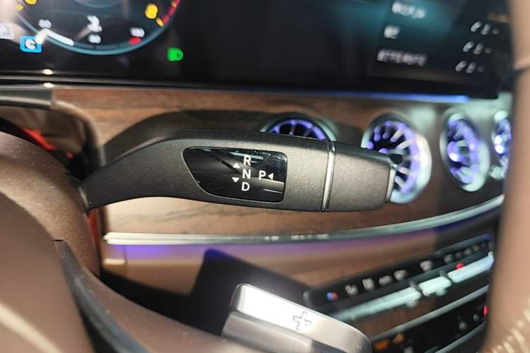 Used Mercedes-Benz E-Class 2022 E 300 L Premium Edition Gear Lever