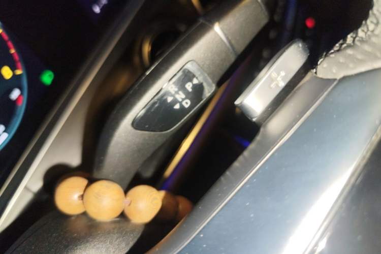 Used Mercedes-Benz E-Class 2022 Updated E 300 L Luxury Edition Gear Lever