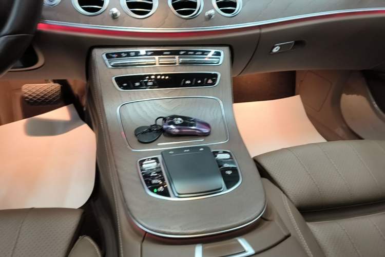 Used Mercedes-Benz E-Class 2022 Updated E 300 L Luxury Edition Gear Lever