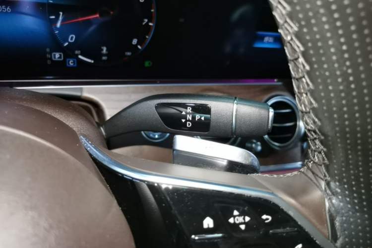Used Mercedes-Benz E-Class 2022 Updated E 300 L Luxury Edition Gear Lever
