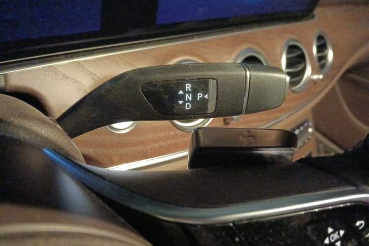 Used Mercedes-Benz E-Class 2022 Updated E 300 L Stylish Edition Gear Lever