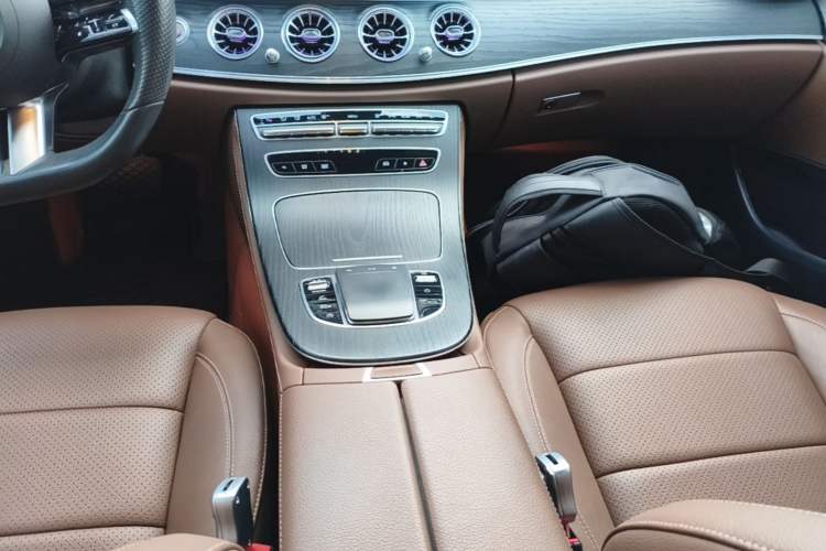 Used Mercedes-Benz E-Class 2022 Revised Version E 300 L Sporty and Stylish Edition Gear Lever