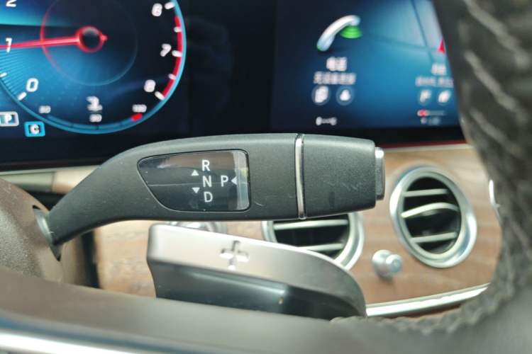 Used Mercedes-Benz E-Class 2022 Updated E 300 L Luxury Edition Gear Lever
