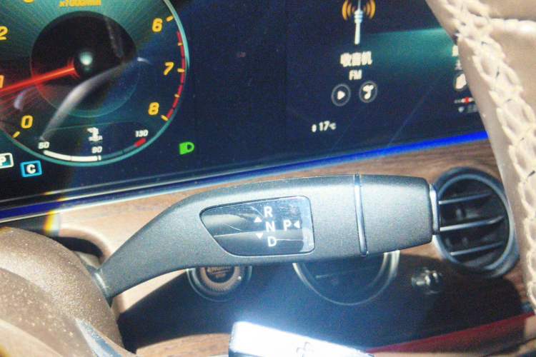 Used Mercedes-Benz E-Class 2022 Updated E 300 L Luxury Edition Gear Lever