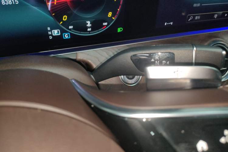 Used Mercedes-Benz E-Class 2022 Updated E 300 L Luxury Edition Gear Lever