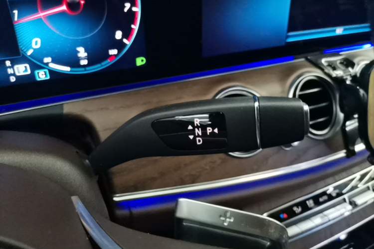 Used Mercedes-Benz E-Class 2022 Second Facelift E 300 L Luxury Edition Gear Lever