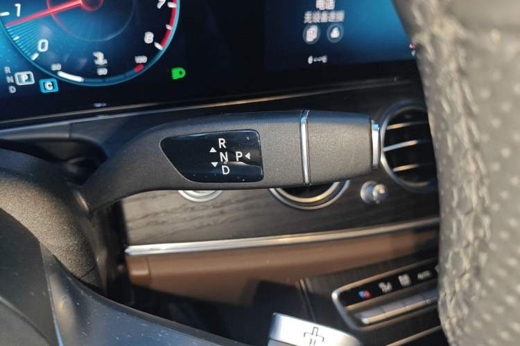 Used Mercedes-Benz E-Class 2022 Second Facelift E 300 L Sporty and Stylish Edition Gear Lever