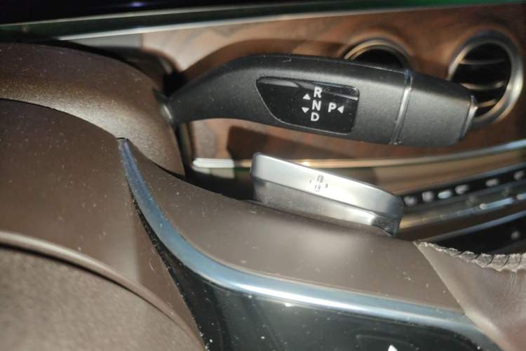 Used Mercedes-Benz E-Class 2022 Second Facelift E 260 L 4MATIC Gear Lever