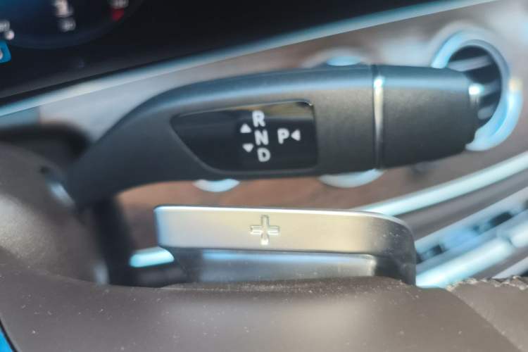 Used Mercedes-Benz E-Class 2022 Second Facelift E 300 L Fashion Edition Gear Lever