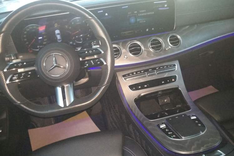 Used Mercedes-Benz E-Class 2022 Second Facelift E 300 L Sport Luxury Edition Gear Lever