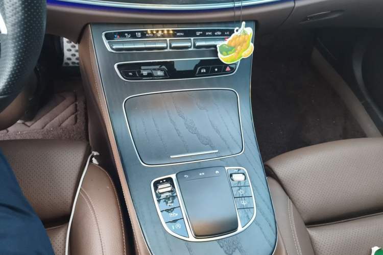 Used Mercedes-Benz E-Class 2022 Second Facelift E 300 L Luxury Edition Gear Lever