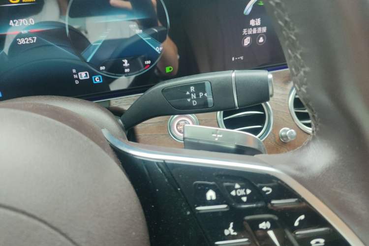 Used Mercedes-Benz E-Class 2022 Updated E 300 L Stylish Edition Gear Lever