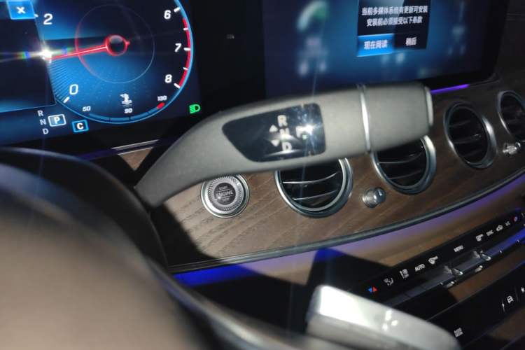 Used Mercedes-Benz E-Class 2022 Updated E 300 L Luxury Edition Gear Lever
