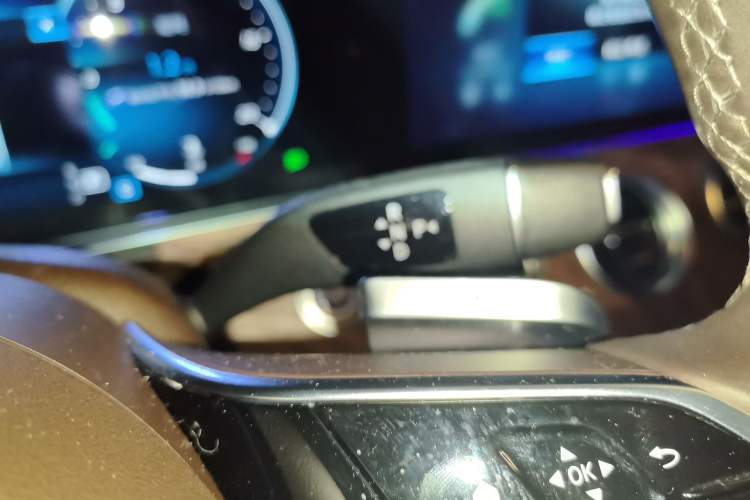Used Mercedes-Benz E-Class 2022 Updated E 300 L Stylish Edition Gear Lever
