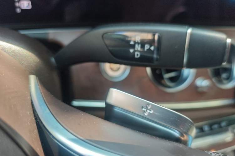 Used Mercedes-Benz E-Class 2022 Second Facelift E 300 L Luxury Edition Gear Lever