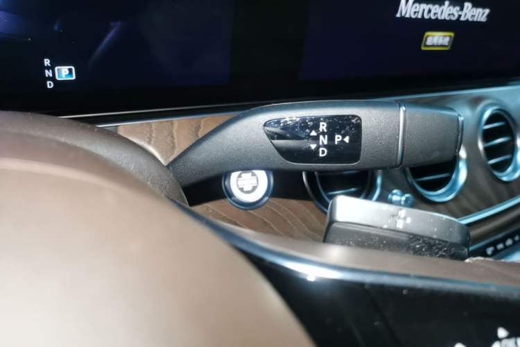Used Mercedes-Benz E-Class 2022 Updated E 300 L Luxury Edition Gear Lever