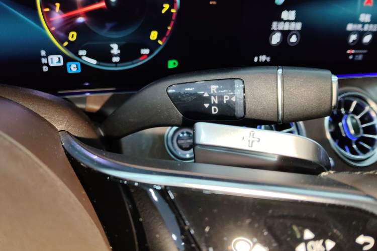 Used Mercedes-Benz E-Class 2022 Second Facelift E 300 L Luxury Edition Gear Lever