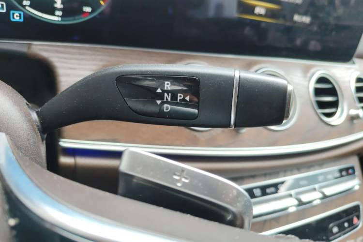 Used Mercedes-Benz E-Class 2022 Second Facelift E 300 L Luxury Edition Gear Lever