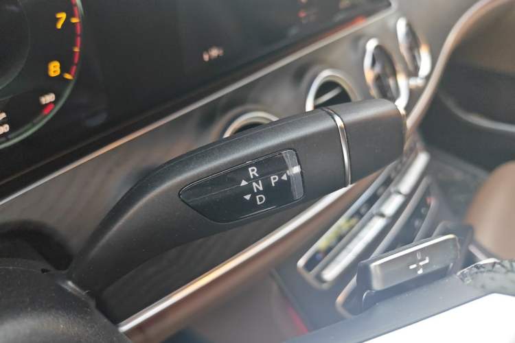 Used Mercedes-Benz E-Class 2022 Second Facelift E 300 L Sport Luxury Edition Gear Lever