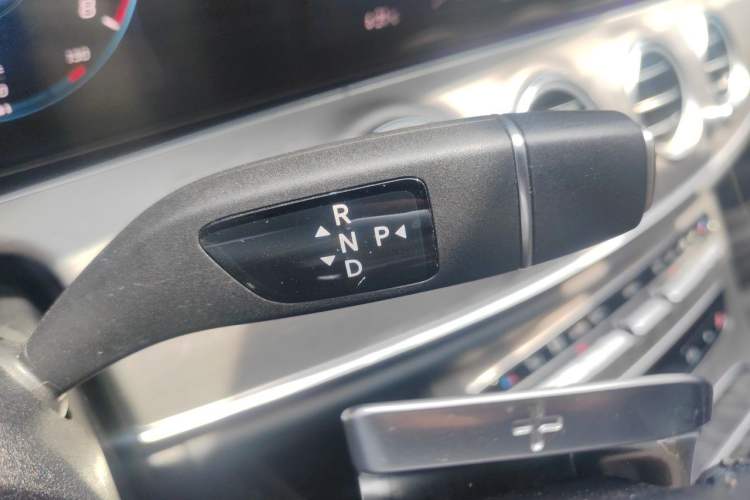 Used Mercedes-Benz E-Class 2022 E 300 L Stylish Model Gear Lever