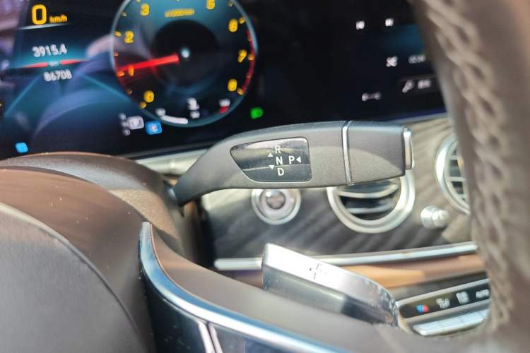 Used Mercedes-Benz E-Class 2022 Second Facelift E 300 L Luxury Edition Gear Lever