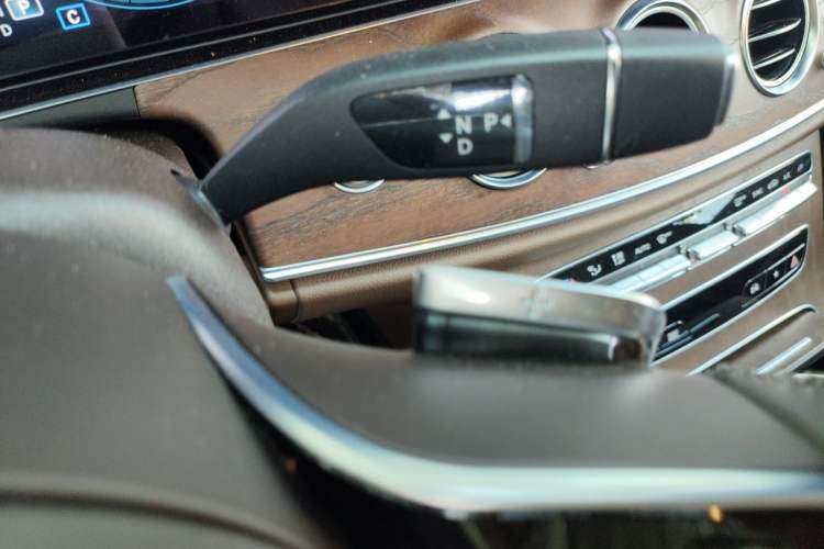 Used Mercedes-Benz E-Class 2022 Second Facelift E 300 L Fashion Edition Gear Lever
