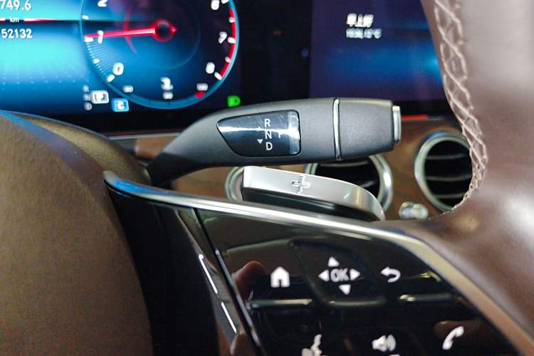 Used Mercedes-Benz E-Class 2022 Updated E 300 L Stylish Edition Gear Lever