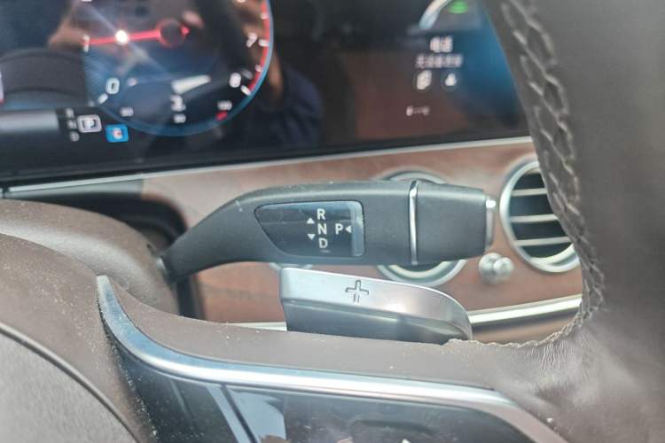 Used Mercedes-Benz E-Class 2022 Second Facelift E 300 L Fashion Edition Gear Lever