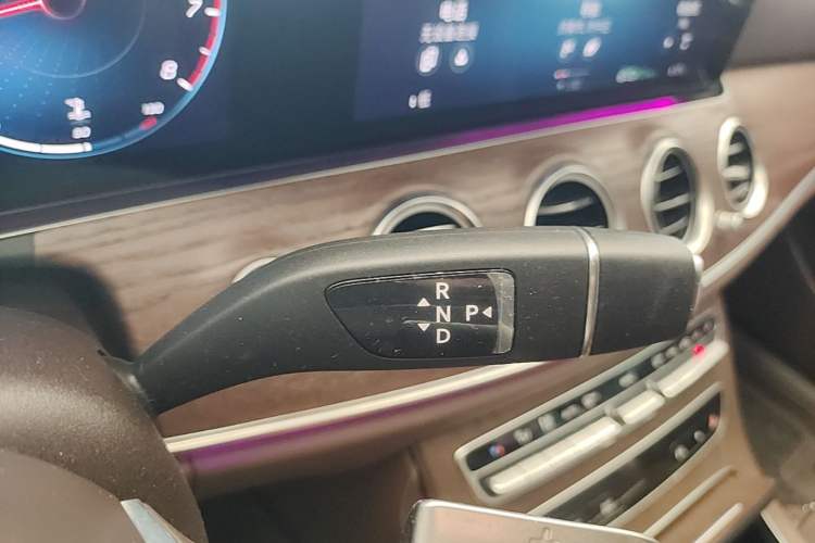 Used Mercedes-Benz E-Class 2022 Second Facelift E 300 L Luxury Edition Gear Lever