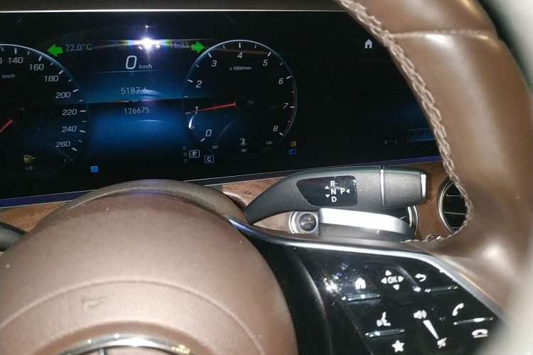 Used Mercedes-Benz E-Class 2022 Updated E 300 L Luxury Edition Gear Lever