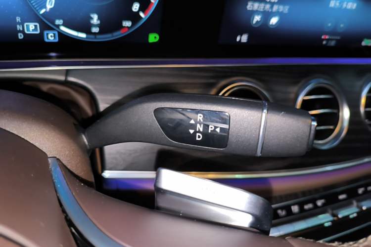 Used Mercedes-Benz E-Class 2022 Second Facelift E 300 L Luxury Edition Gear Lever