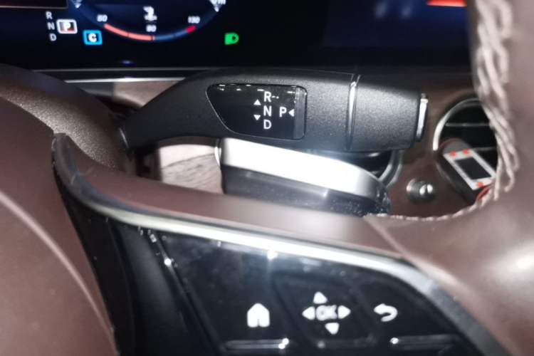 Used Mercedes-Benz E-Class 2022 Second Facelift E 300 L Luxury Edition Gear Lever
