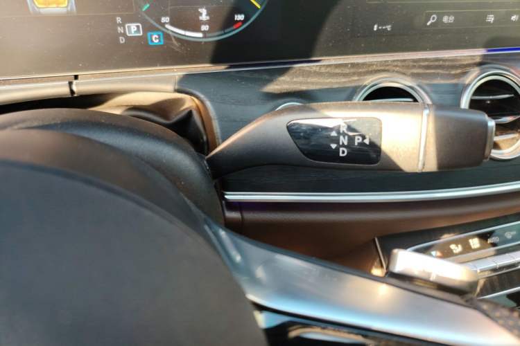 Used Mercedes-Benz E-Class 2022 Second Facelift E 260 L Sport Edition Gear Lever