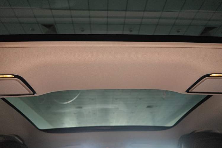 Used Mercedes-Benz E-Class 2022 Second Facelift E 300 L Fashion Edition Headliner