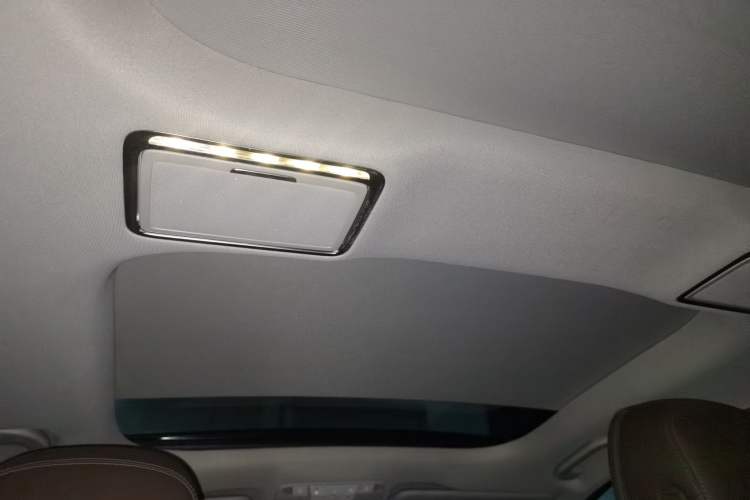 Used Mercedes-Benz E-Class 2022 Updated E 300 L Stylish Edition Headliner