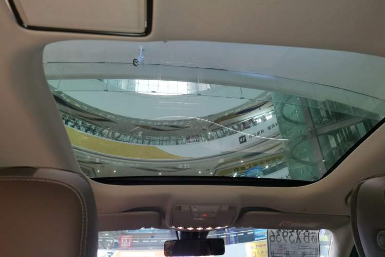 Used Mercedes-Benz E-Class 2022 Second Facelift E 300 L Luxury Edition Headliner