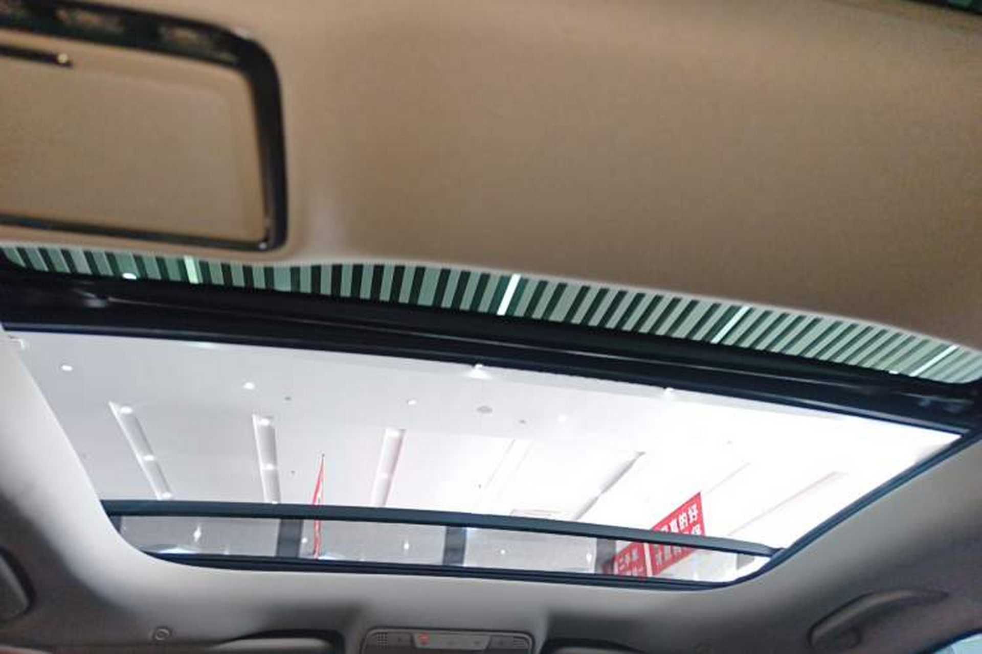 Used Mercedes-Benz E-Class 2022 Second Facelift E 300 L Luxury Edition Headliner