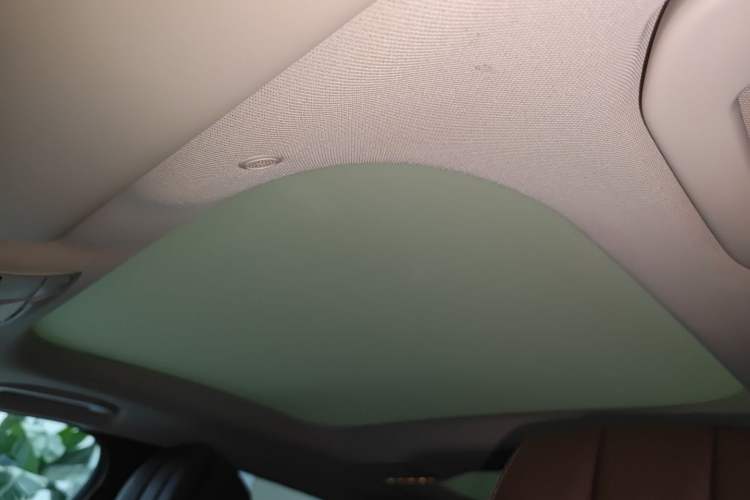 Used Mercedes-Benz E-Class 2022 Second Facelift E 300 L Luxury Edition Headliner