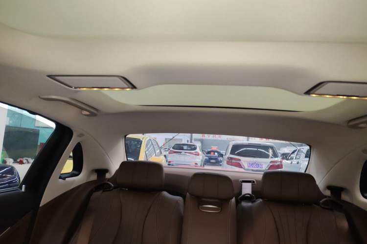 Used Mercedes-Benz E-Class 2022 Second Facelift E 300 L Luxury Edition Headliner