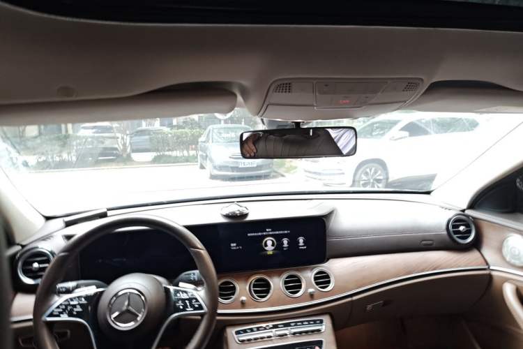 Used Mercedes-Benz E-Class 2022 Revised Version E 300 L Luxury Edition Headliner
