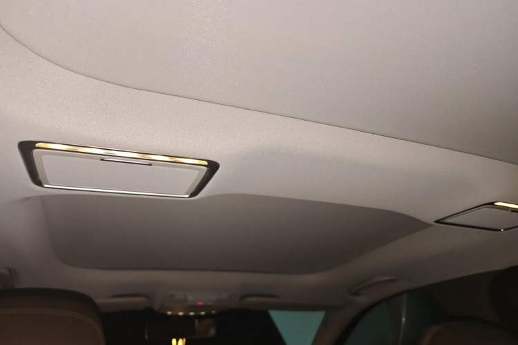 Used Mercedes-Benz E-Class 2022 Second Facelift E 300 L Fashion Edition Headliner