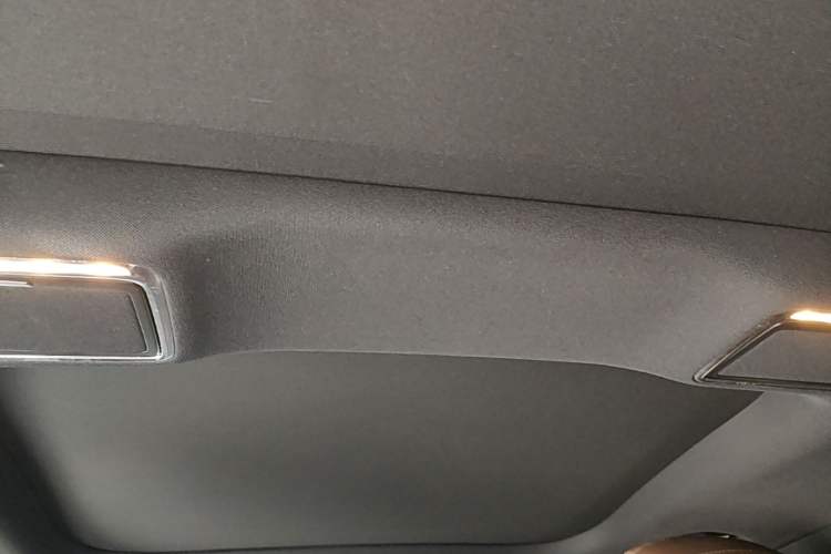 Used Mercedes-Benz E-Class 2022 Second Facelift E 300 L Sporty and Stylish Edition Headliner