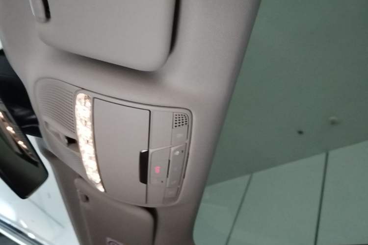 Used Mercedes-Benz E-Class 2022 Updated E 300 L Stylish Edition Headliner