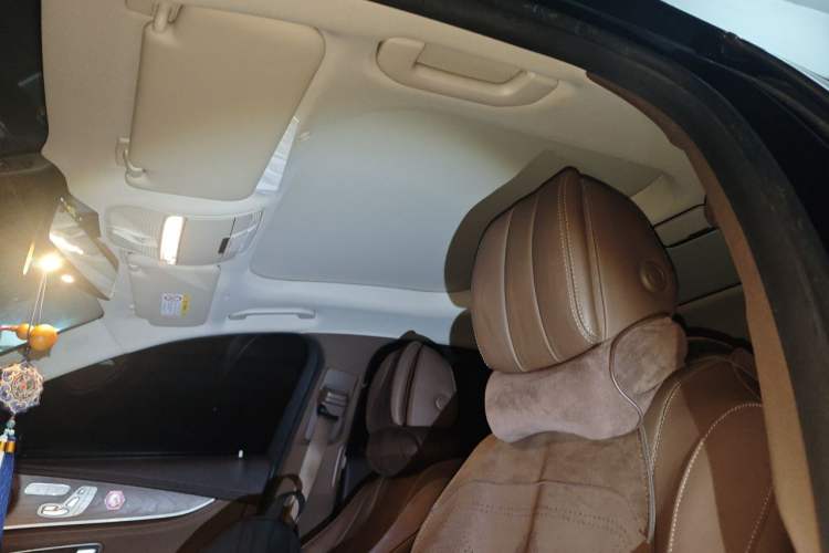 Used Mercedes-Benz E-Class 2022 E 300 L Premium Edition Headliner