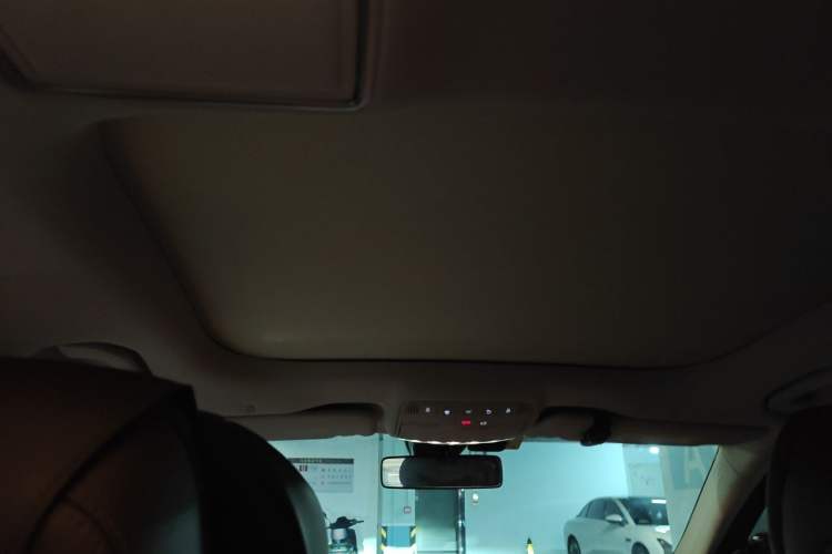 Used Mercedes-Benz E-Class 2022 Second Facelift E 300 L Fashion Edition Headliner