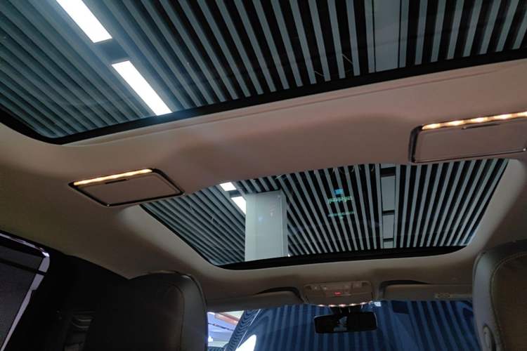 Used Mercedes-Benz E-Class 2022 Second Facelift E 300 L Luxury Edition Headliner