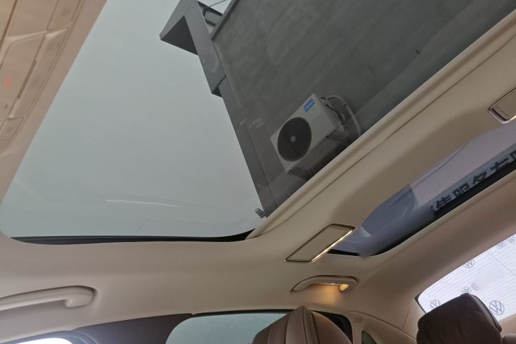 Used Mercedes-Benz E-Class 2022 Updated E 300 L Stylish Edition Headliner