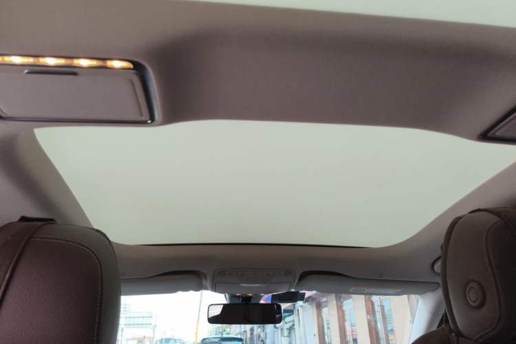 Used Mercedes-Benz E-Class 2022 Updated E 300 L Luxury Edition Headliner